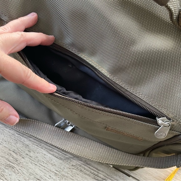 Briggs & Riley Baseline 1126 Essential Carry On Olive Green Duffle Bag - Picture 8 of 16